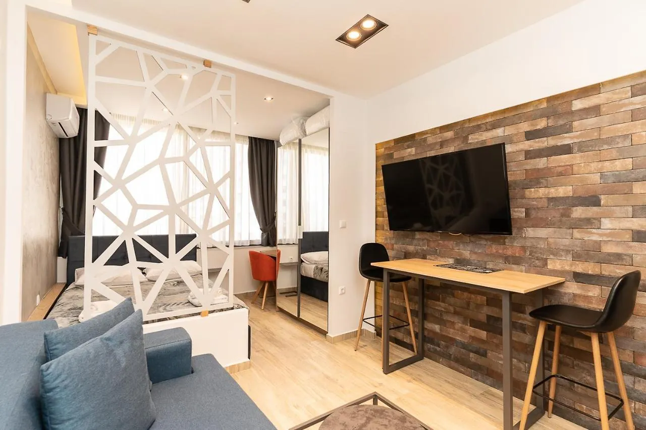Contacten van Valaoritou Luxury Studio